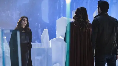 Supergirl Temporada 2 Episodios 17 • Sub Español