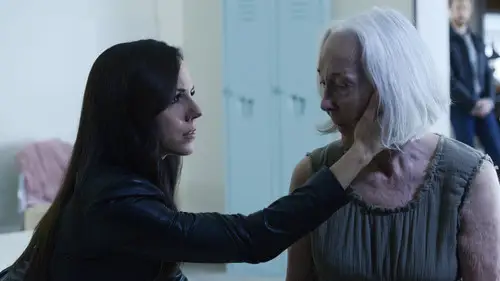 La reina de las sombras Temporada 5 Episodios 13 • Sub Español