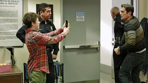 Modern Family Temporada 5 Episodios 11 • Sub Español