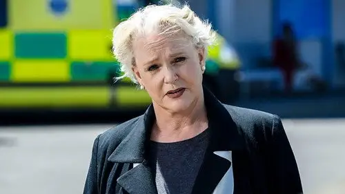 Casualty Temporada 33 Episodios 9 • Sub Español