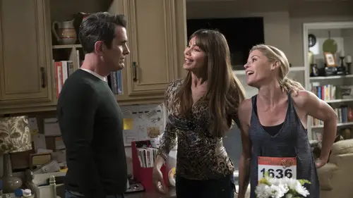 Modern Family Temporada 9 Episodios 7 • Sub Español