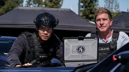 S.W.A.T.: Los hombres de Harrelson Temporada 4 Episodios 16 • Sub Español