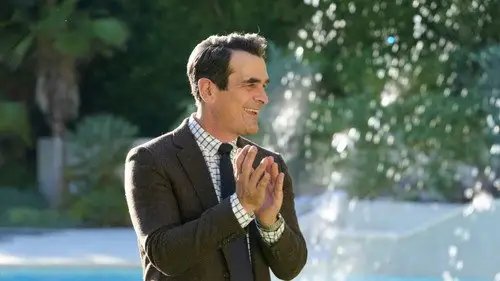 Modern Family Temporada 10 Episodios 14 • Sub Español