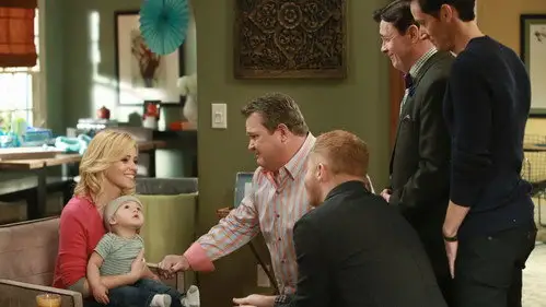 Modern Family Temporada 6 Episodios 15 • Sub Español