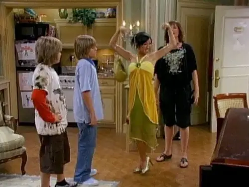 Hotel, dulce hotel: Las aventuras de Zack y Cody Temporada 3 Episodios 20 • Sub Español