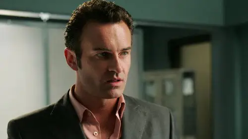 Nip/Tuck, a golpe de bisturí Temporada 2 Episodios 16 • Sub Español