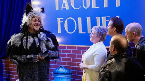 Modern Family Temporada 6 Episodios 18 • Sub Español