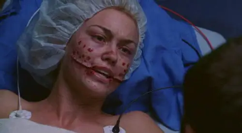 Nip/Tuck, a golpe de bisturí Temporada 3 Episodios 14 • Sub Español