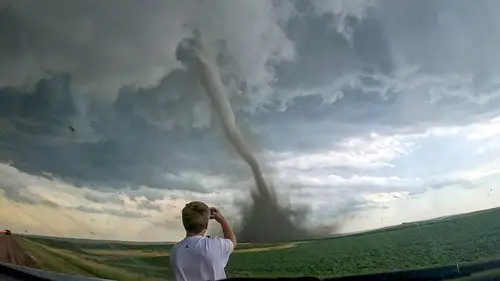 In the Eye of the Storm: Chasers Temporada 1 Episodios 2 • Sub Español