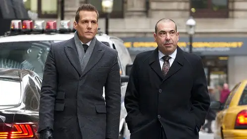 Suits: la clave del éxito Temporada 7 Episodios 15 • Sub Español