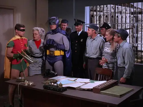 Batman Temporada 2 Episodios 10 • Sub Español