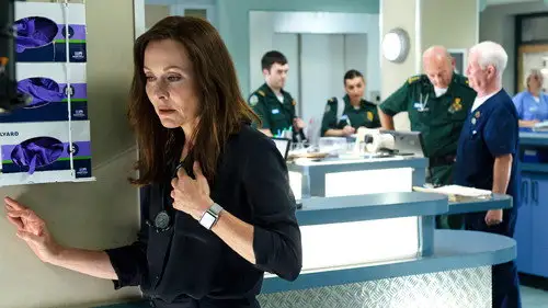 Casualty Temporada 32 Episodios 6 • Sub Español