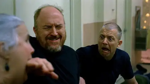 Louie Temporada 5 Episodios 5 • Sub Español