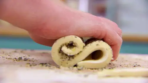 The Great British Bake Off Temporada 7 Episodios 9 • Sub Español