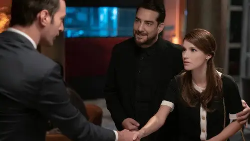 Tras el cristal Temporada 2 Episodios 11 • Sub Español