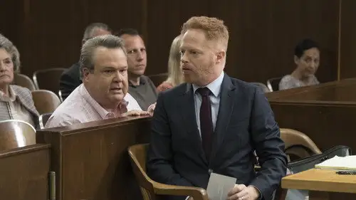 Modern Family Temporada 10 Episodios 3 • Sub Español