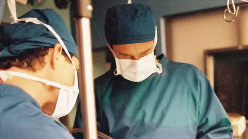 Nip/Tuck, a golpe de bisturí Temporada 1 Episodios 7 • Sub Español