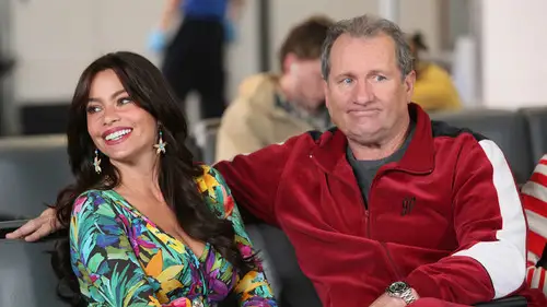 Modern Family Temporada 1 Episodios 22 • Sub Español