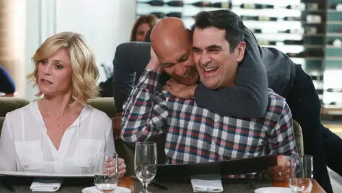 Modern Family Temporada 7 Episodios 10 • Sub Español