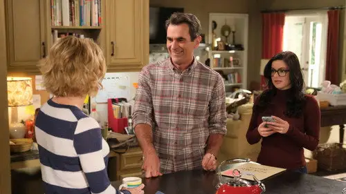 Modern Family Temporada 11 Episodios 5 • Sub Español