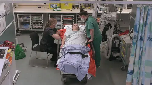24 Hours in A&E Temporada 30 Episodios 4 • Sub Español