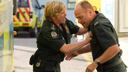 Casualty Temporada 25 Episodios 6 • Sub Español