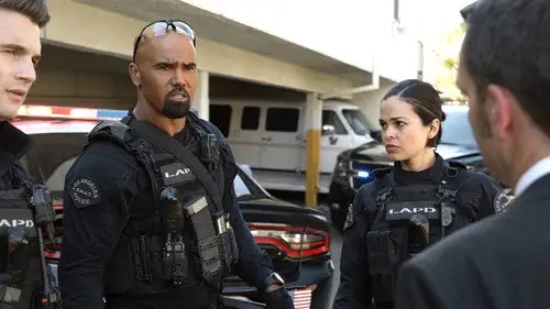 S.W.A.T.: Los hombres de Harrelson Temporada 3 Episodios 14 • Sub Español