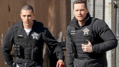 Chicago P.D. Temporada 9 Episodios 18 • Sub Español
