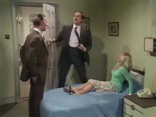 Hotel Fawlty Temporada 2 Episodios 2 • Sub Español