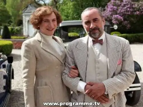 Los pequeños asesinatos de Agatha Christie Temporada 1 Episodios 6 • Sub Español