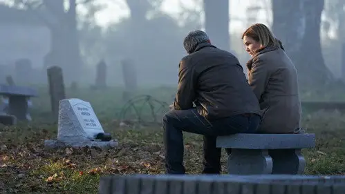 El visitante Temporada 1 Episodios 1 • Sub Español