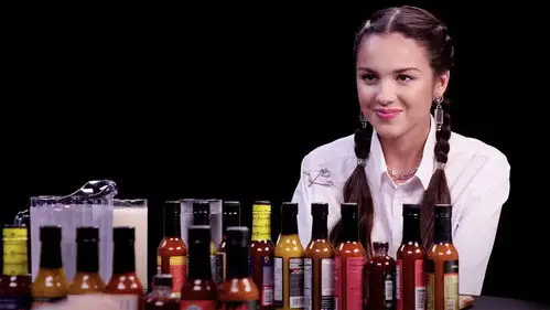 Hot Ones S15E5 • Oglądaj Online