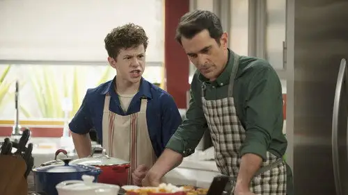 Modern Family Temporada 6 Episodios 8 • Sub Español