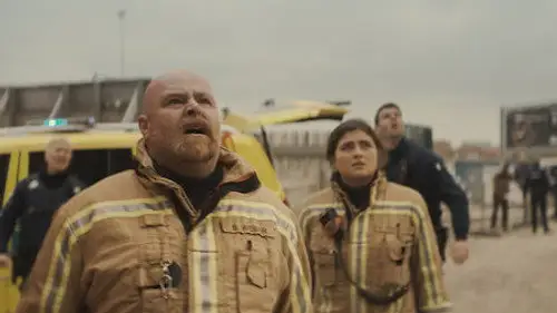 Bajo el fuego Temporada 1 Episodios 1 • Sub Español