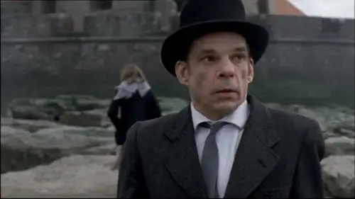 Los pequeños asesinatos de Agatha Christie Temporada 1 Episodios 1 • Sub Español
