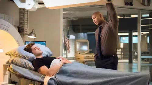 Supergirl Temporada 3 Episodios 16 • Sub Español