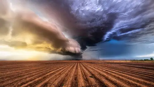 In the Eye of the Storm Temporada 2 Episodios 1 • Sub Español