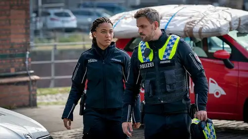 Hamburgo 112 Temporada 18 Episodios 8 • Sub Español