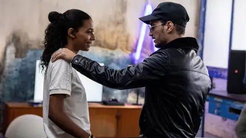 Apto Temporada 2 Episodios 9 • Sub Español