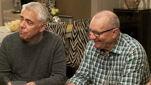 Modern Family Temporada 7 Episodios 19 • Sub Español