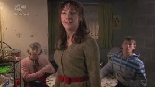 Shameless 2004 Temporada 7 Episodios 11 • Sub Español