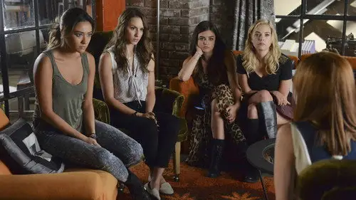 Pequeñas mentirosas Temporada 5 Episodios 19 • Sub Español