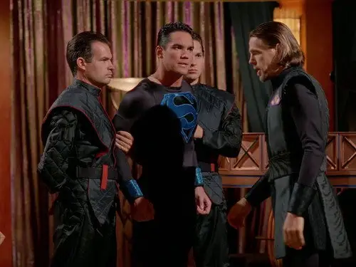 Lois y Clark: Las nuevas aventuras de Superman Temporada 4 Episodios 2 • Sub Español