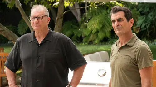 Modern Family Temporada 10 Episodios 2 • Sub Español