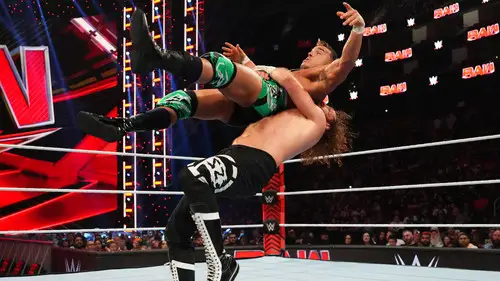 Raw Temporada 32 Episodios 11 • Sub Español