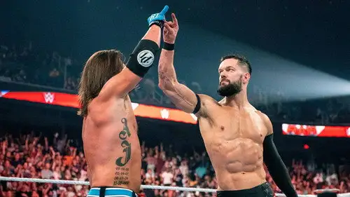 Raw Temporada 30 Episodios 18 • Sub Español