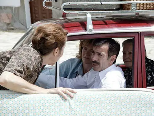 Cuéntame cómo pasó Temporada 5 Episodios 10 • Sub Español