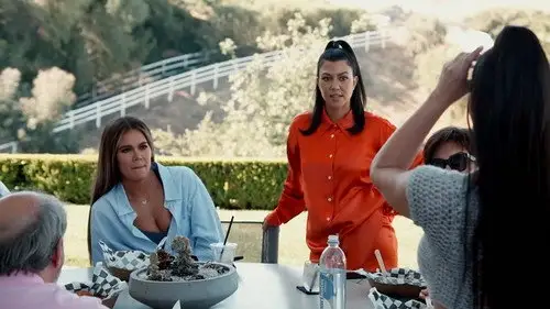 Las Kardashian 2007 Temporada 19 Episodios 8 • Sub Español