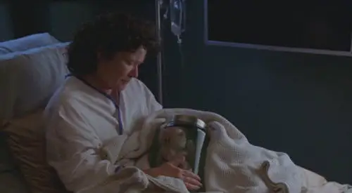 Nip/Tuck, a golpe de bisturí Temporada 3 Episodios 13 • Sub Español